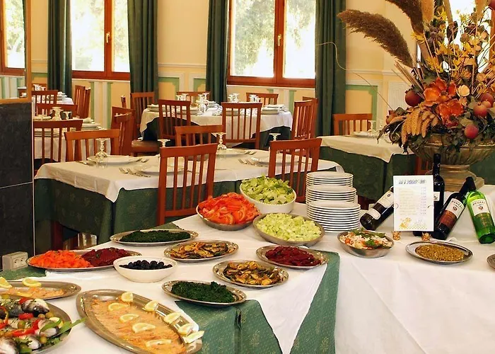 Adria فندق 3*